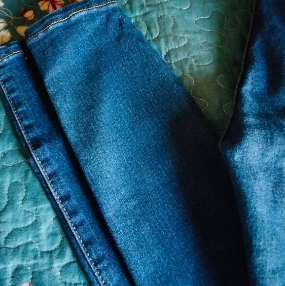 First pick high rise jeans - Picture 6 of 8